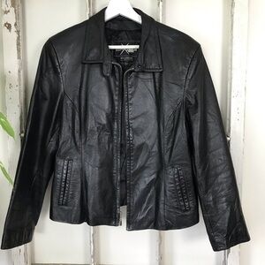 Wilson’s women’s black leather jacket size large. Genuine leather.